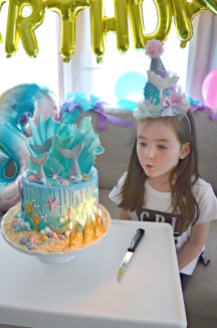 mermaid-themed-birthday-cake